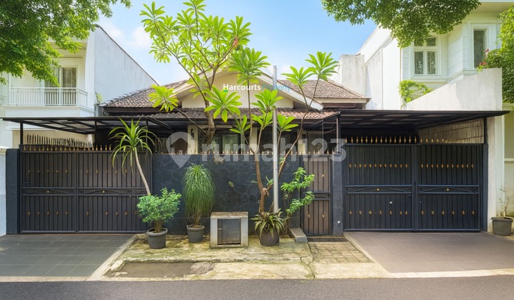 Pakubuwono Area, Rumah Klasik Bagus dan Terawat, Lingkungan Tenang Security 24 Jam 10 Menit Aja ke Senayan - Sudirman Area