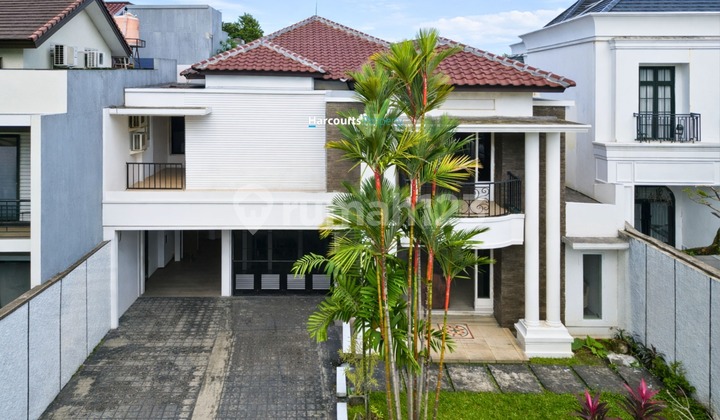 Kemang Area, Dijual dan Disewakan Rumah Klasik 2 Lantai di Kemang Barat