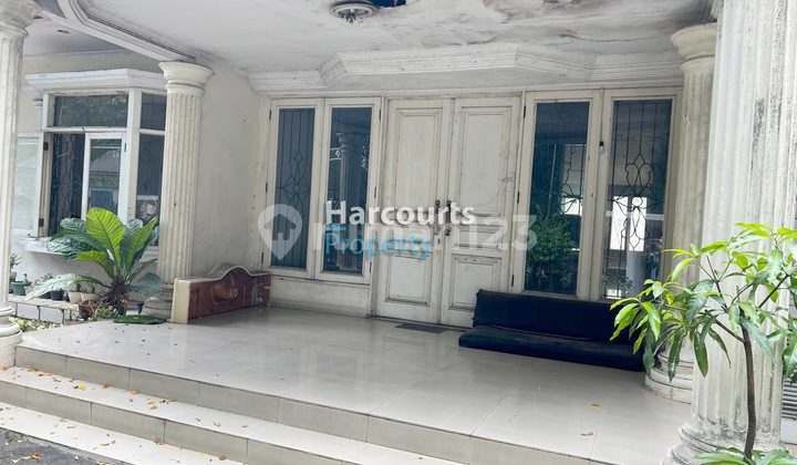 Menteng Area, Disewakan Rumah 2 Lantai bisa Bange Dipakai untuk Kantor di Jl. Moh Yamin, Menteng