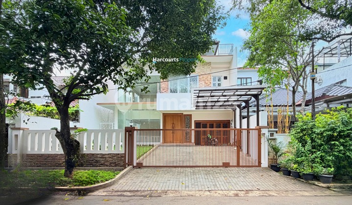 Kebayoran Baru Area, For Rent Modern House in Elite Area of Selong - Senopati