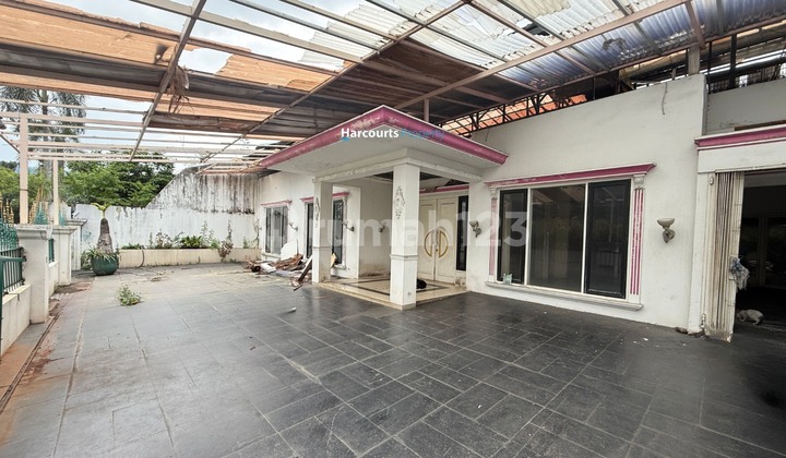 Dijual Rumah Lama Hitung Tanah Lokasi Strategis Dalam Komplek Security 24 Jam di Permata Hijau