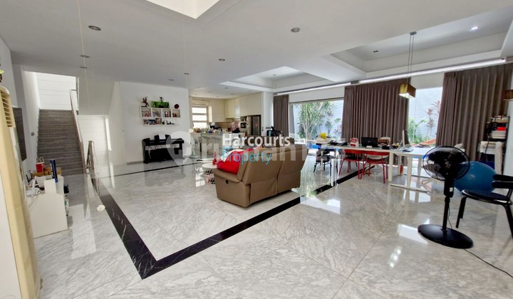 Pondok Indah Area, Dijual Rumah Hunian Modern Kawasan Elite Dikencana Permai