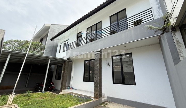 Kebayoran Baru Area, Dijual Rumah Hunian 2 Lantai Bagus dan Terawat di Jl. Cibulan