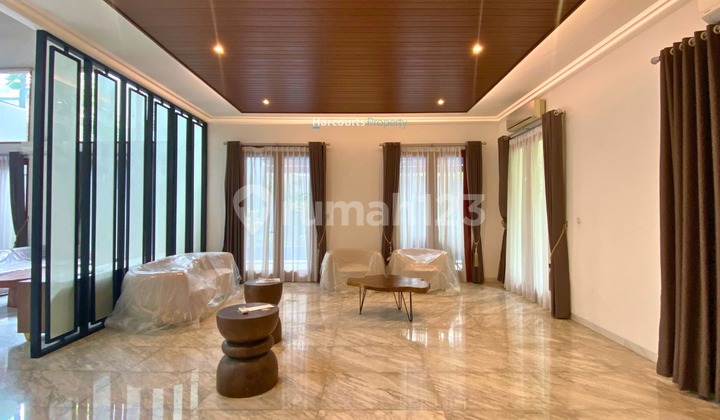 Mega Kuningan Area, Disewakan Rumah Modern with Smart Home System, Dekat Pusat Bisnis Lokasi Strategis di Kuningan 2