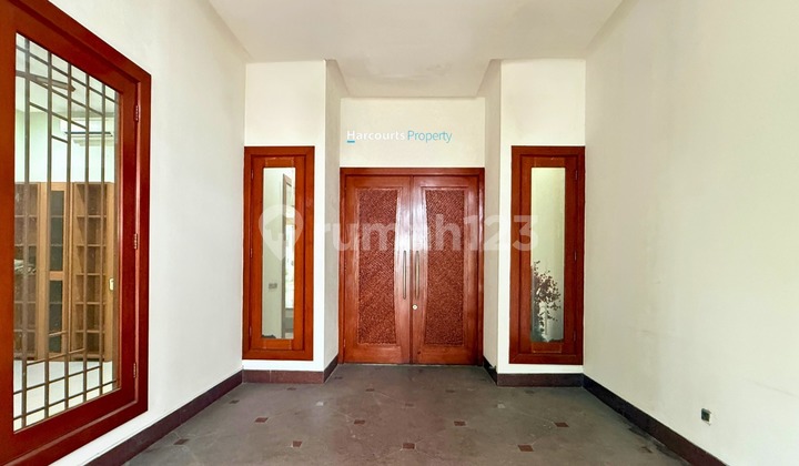 Pondok Indah Area, For Rent: Modern Tropical Residential House in a Quiet Environment near Sekolah Duta. 2