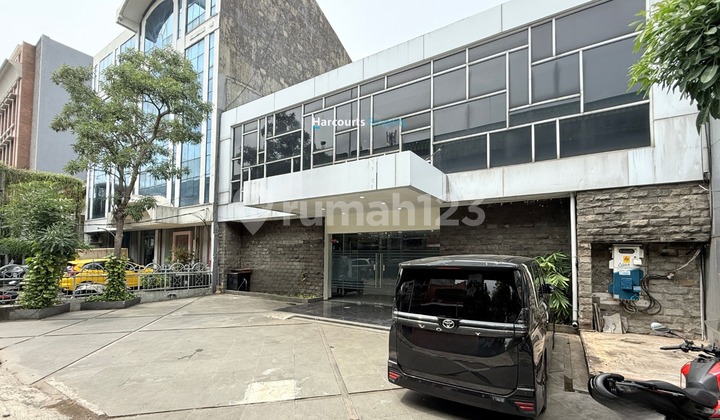 Dijual dan Disewakan Minibuilding untuk Usaha Lokasi Strategis di Jl. Woltermonginsidi, Jakarta Selatan