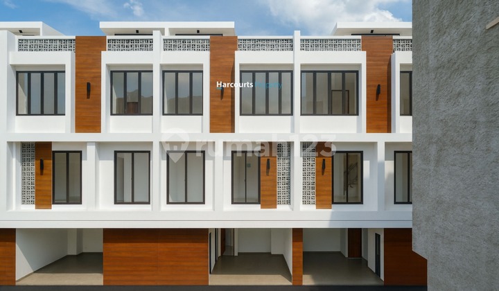 Jagakarsa Area, For Sale 3-Storey Aparthouse Perfect for Gen-Z Strategic Location Near TB Simatupang Toll Access Jagakarsa Area, For Sale 3-Storey Aparthouse Perfect for Gen-Z Strategic Location Near TB Simatupang Toll Access