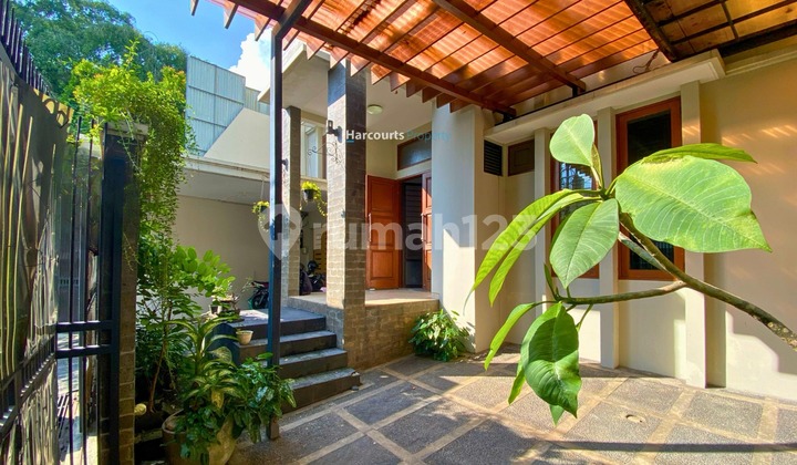 Kebayoran Baru Area, Disewakan Rumah Hunian Bagus dan Terawat Siap Huni One gate System di Jl. Ciniru, Jakarta Selatan