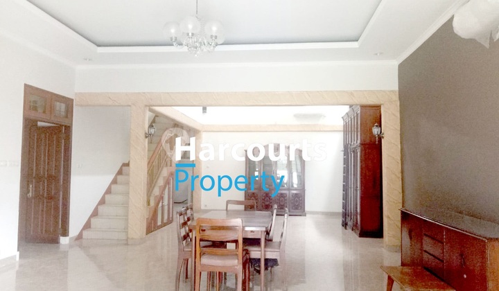 Panglima Polim Area, Classic House for Sale and Rent in a Strategic Location, Suitable for Residence and Office