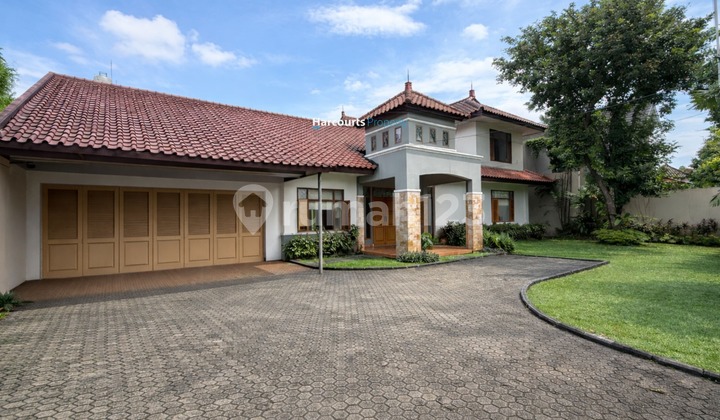 Cipete Area, Classic Residential House for Rent with Spacious Yard, Strategically Located in Cipete - Cilandak