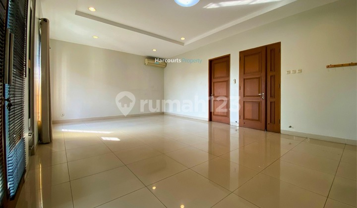 Kebayoran Baru Area, For Rent Well-Maintained and Ready-to-Occupy Residential House with One Gate System on Jl. Ciniru, South Jakarta 2