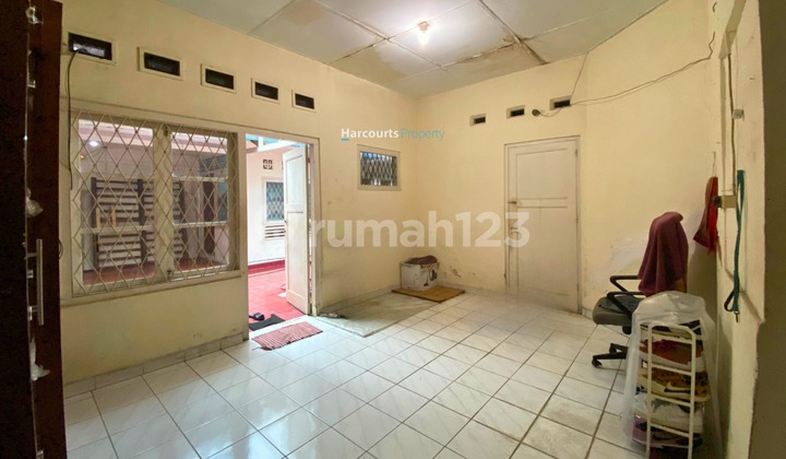 Kebayoran Baru Area, Dijual Rumah Klasik Hitung Tanah Lokasi Strategis Di Gandaria, Jakarta Selatan 2