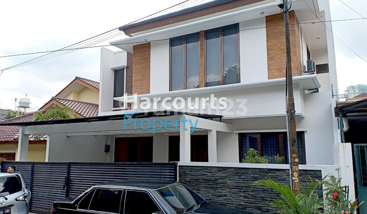 Kebayoran Baru Area, Rarely Available 2-Story Residential House, Quiet Neighborhood, Strategic Location on Jl. Mendawai