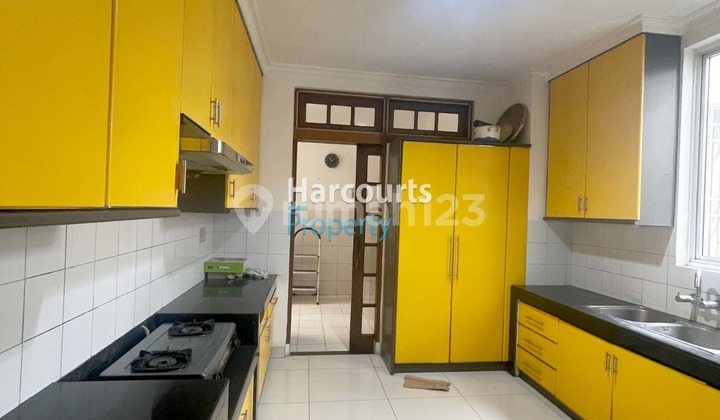 Mega Kuningan Area, Classic House for Rent, Ready to Occupy, Elite Area, Kuningan, South Jakarta.