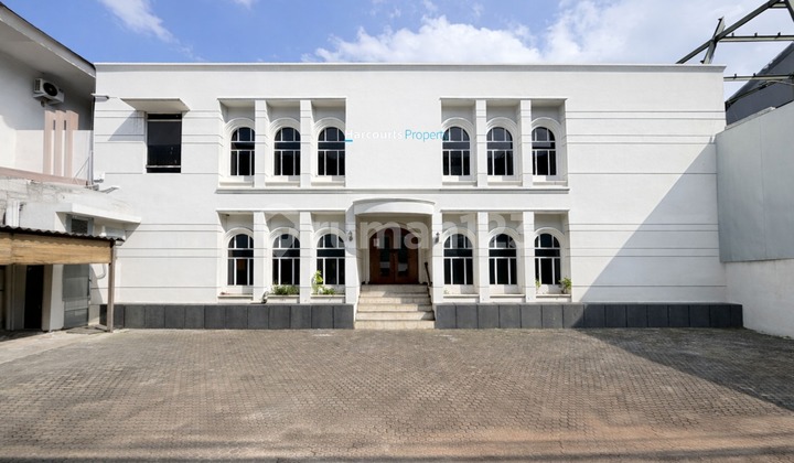 Kebayoran Baru Area, Dijual Mini Building Lokasi Strategis Cocok untuk Kantor, Klinik dan Tempat Usaha Lainnya 5 Menit Saja ke Blok M - Melawai