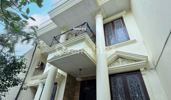 Menteng Area, Barang Langka Isewakan Rumah Klasik 2 Lantai di Menteng Menteng Area, Barang Langka Isewakan Rumah Klasik 2 Lantai di Menteng