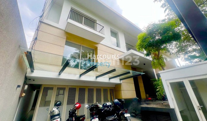 Kebayoran Baru Area, Disewakan Rumah Hunian 2 Lantai Bagus dan Terawat Dekat Jl. Erlangga, Selong, Jakarta Selatan