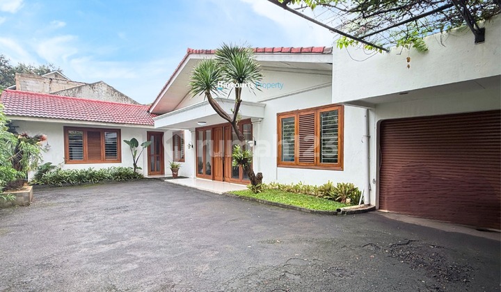 Kemang Area, Dijual dan Disewakan Rumah Klasik Halaman Luas, Sangat Hangat dan Nyaman di Kemang Dalam