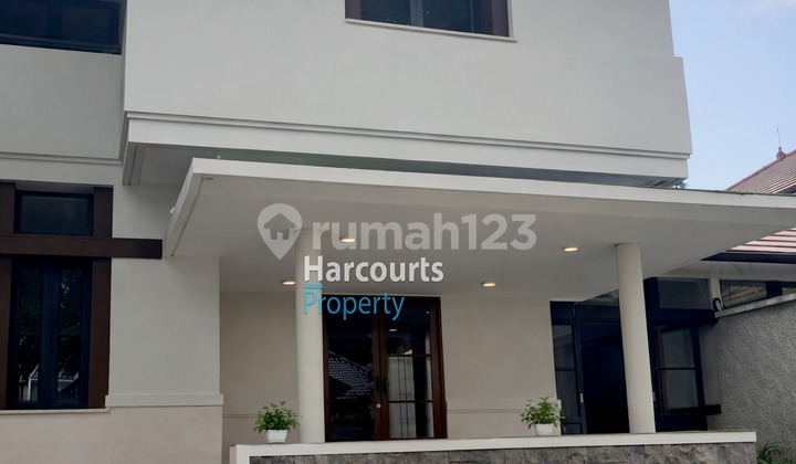 Menteng Area, Disewakan Rumah Hunian 2 Lantai Premium Area Kawasan Elite di Menteng