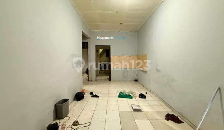 Cipete Area, For Sale Old House Strategic Location Suitable for Boarding House 2