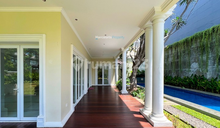 Kebayoran Baru Area, Modern Tropical American Renovated House, Strategic Location Near SCBD, South Jakarta 2