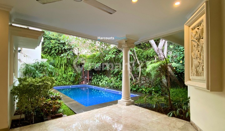 Cilandak Area, For Rent Single-Story House with Tropical Vibe, Strategically Located Near Jorr Toll Gate, South Jakarta