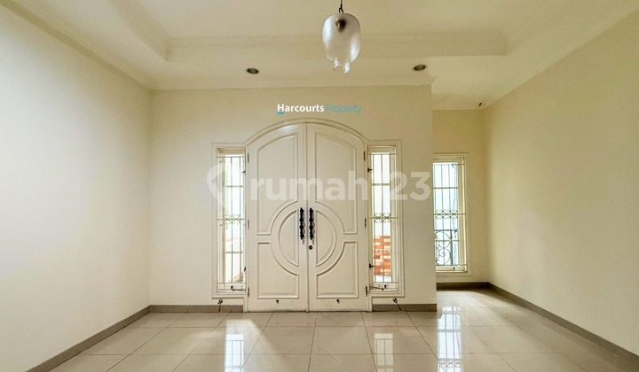 For Rent: Modern, Well-Maintained House with Basement, Strategic Location Near Tebet Eco Park. 2