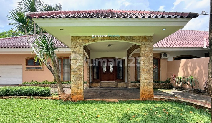 Cilandak Area, Disewakan Rumah Klasik Luas dan Terawat Siap Huni Semi Furnished di Jalan Jeruk Purut - Cilandak