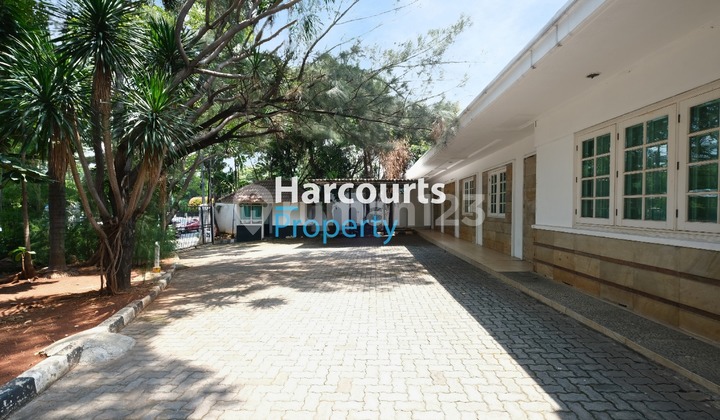 Menteng Area, Dijual dan Disewakan Rumah Klasik Bagus dan Terawat Double Gate Kawasan Elite 5 Menit Aja dai Bundaran HI 