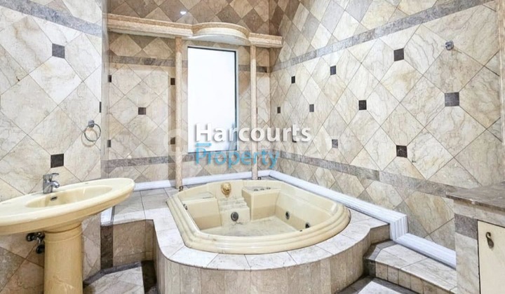 Pondok Indah Area, Luxury House for Rent in a Strategic Location, Close to Tb Simatupang Toll Road Access. 2