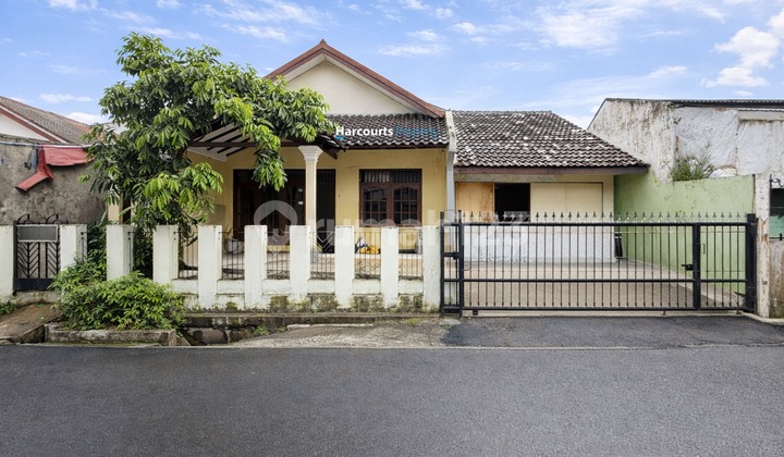Cipete Area, For Sale Old House Strategic Location Suitable for Boarding House 1