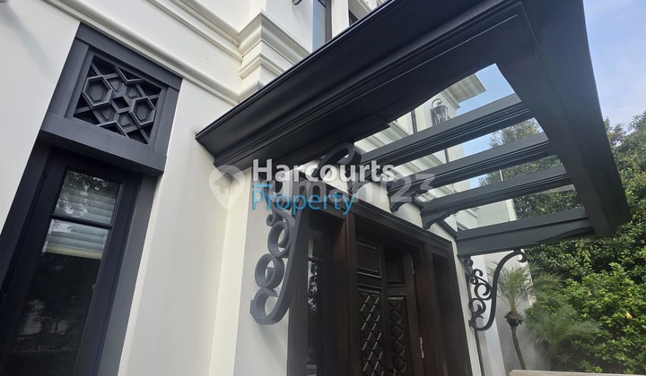Menteng Area, Disewakan Rumah Hunian Super Mewah Lokasi Strategis di Jl. Suwiryo, Menteng