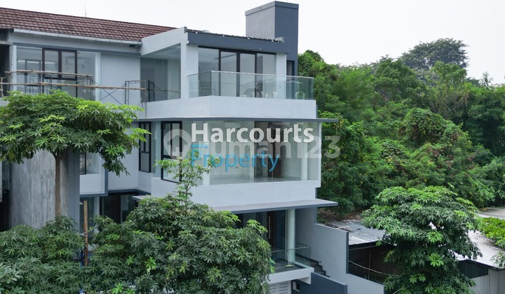 Kemang Area, Dijual Rumah Brand New Dalam Komplek One Gate System