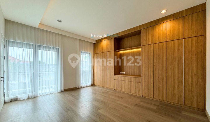 Cilandak Area, Dijual Rumah Brandnew Modern Classic Lokasi Strategis di Belakang Citos 2