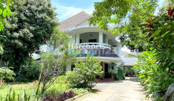 Menteng Area, Dijual Rumah Klasik Dekat Kawasan Elite Lokasi Strategis di Jakarta Pusat