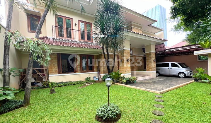 Hot Listing Kebayoran Baru Area, Dijual Rumah Klasik Lingkungan Tenang Lokasi Strategis Dekat Jl. Wijaya, Jakarta Selatan