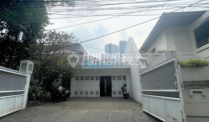 Mega Kuningan Area, Classic House for Rent, Ready to Occupy, Elite Area, Kuningan, South Jakarta.