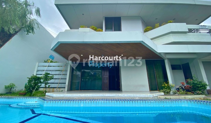 Permata Hijau Area, Classic 2-Story House for Rent, Well-Maintained and in Good Condition in Permata Hijau. Permata Hijau Area, Classic 2-Story House for Rent, Well-Maintained and in Good Condition in Permata Hijau.