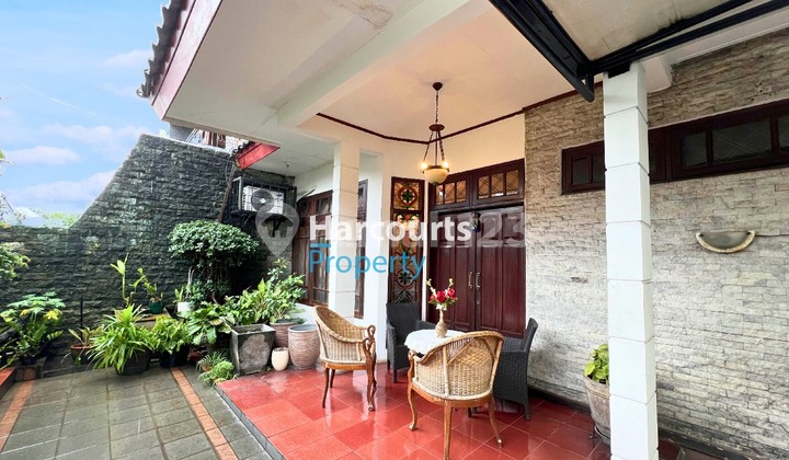 Kebayoran Baru Area, Turun Harga Rumah Klasik Tropis Dekat Kawasan Elite di Senopati