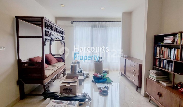 Disewakan Rumah Hunian Klasik Bagus dan Terawat Lingkungan Tenang, 5 Menit Aja Dari Senayan City Area 2