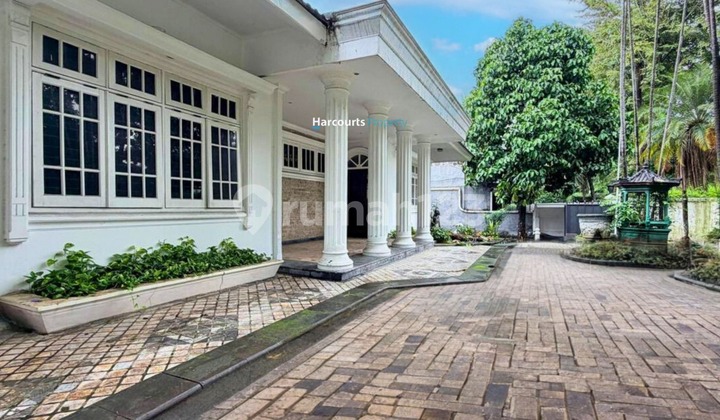 Kebayoran Baru Area, Rumah Klasik Lokasi Strategis bisa untuk Silent Office Dekat Brawijaya, Jakarta Selatan