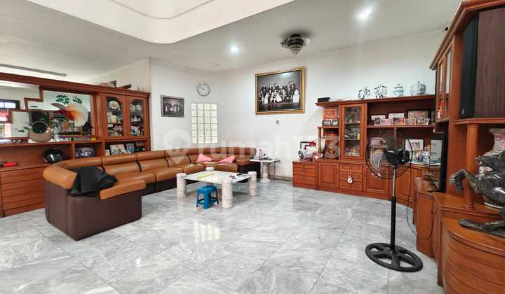 Two-story RUMAH KEPU ready for occupancy in excellent condition, Kemayoran. 2