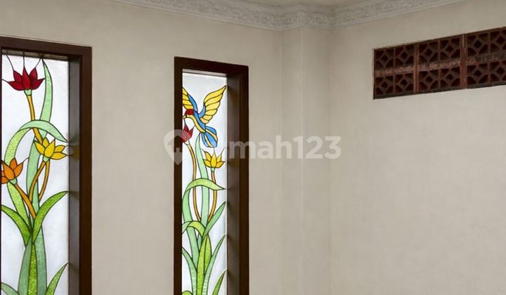 Hunian Nyaman dan Asri dengan Konsep Tropis Modern, Sirkulasi Udara Maksimal dan Pencahayaan Alami, Berada di Kawasan Elite dengan Akses Mudah ke Pusat Kota - Cocok untuk Keluarga Muda yang Mendambakan Ketenangan dan Kenyamanan 2