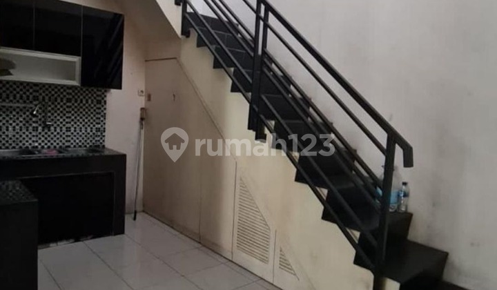 Di sewa rumah siap huni letak strategis di metland menteng 2