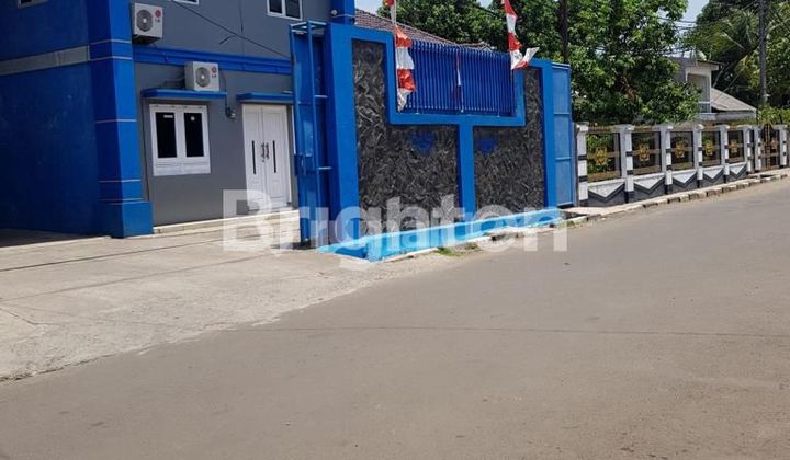 Warehouse in Cilangkap Depok with a wide row of roads.