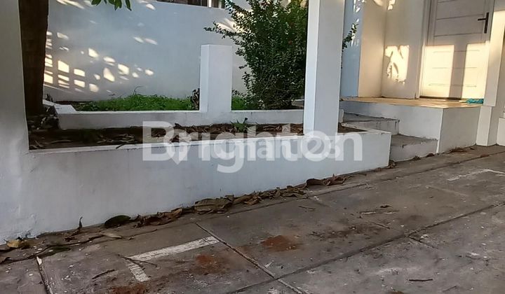 RESIDENCE LOCATED WITHIN A HOUSING COMPLEX 2