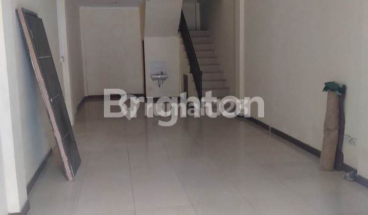 3 1/2 STORY TOWNHOUSE 2