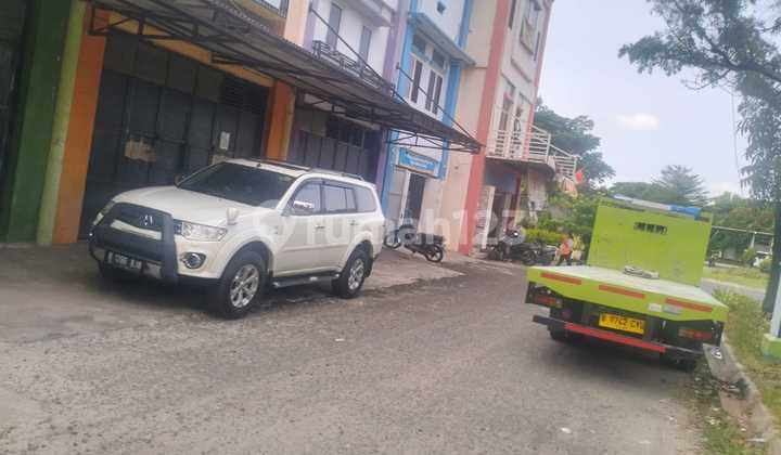 3-Unit Terraced Shophouse SHM Pasar Kemis ready for use