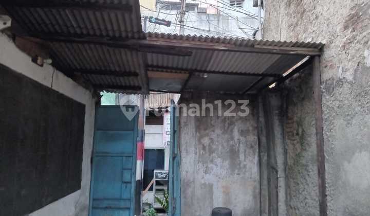 Ruko 52m dan Rumah 141m di Petojo.  AJB. Murah. siap usaha