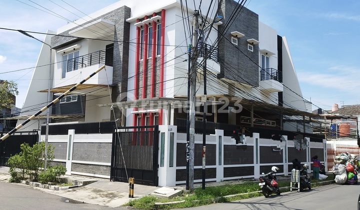 Rumah Besar Hook SHM 3 Lantai Sunter Mas